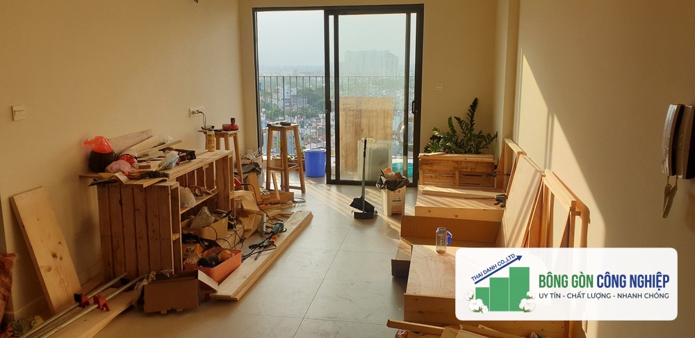 Cặp vợ Việt chồng Tây tự đóng nội thất cho căn hộ 76m2 với chi phí rẻ giật mình, nể nhất là quá trình đóng sofa - Ảnh 1.