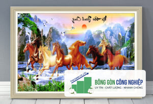 Mẫu tranh bát mã đàn ngựa chạy trên suối nước và núi non đẹp